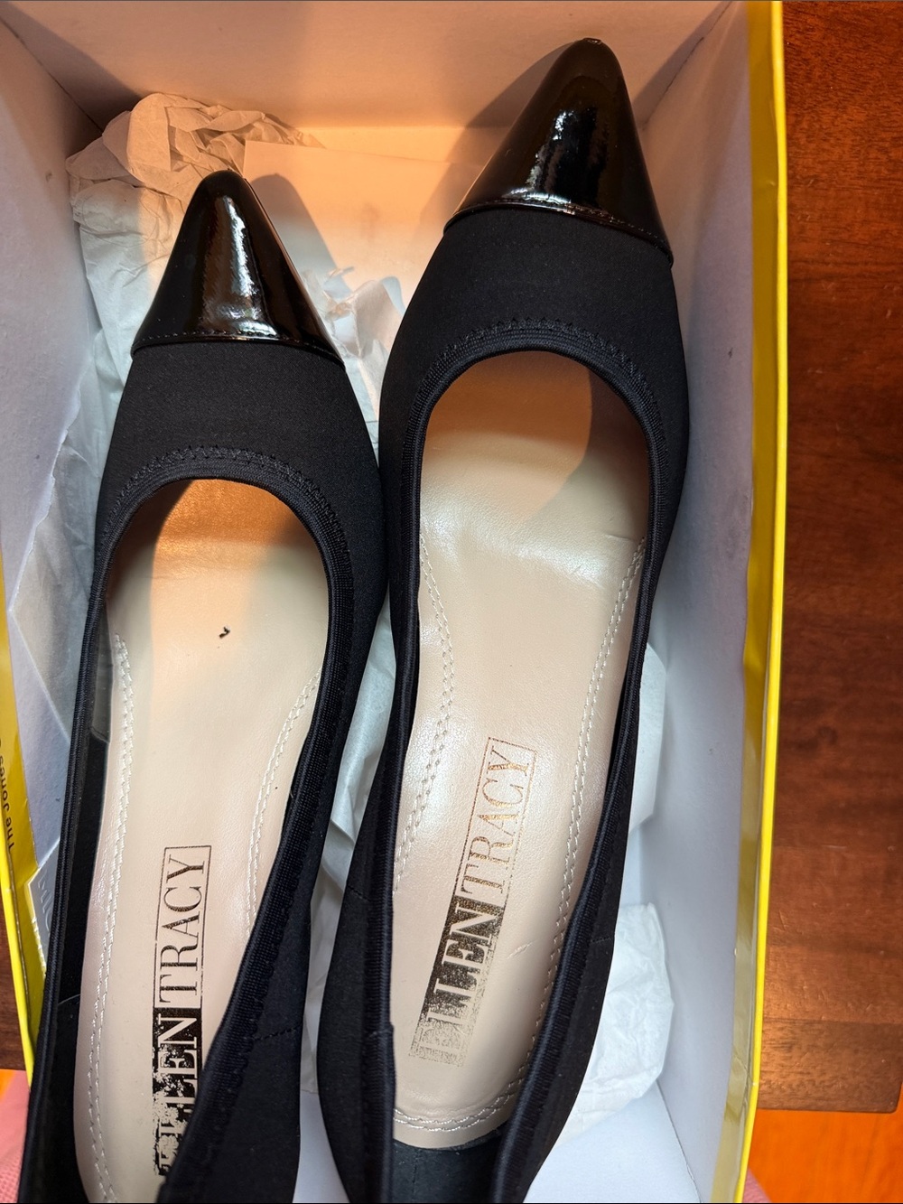 Ellen Tracy Black Pointed Pump with Patent Toe